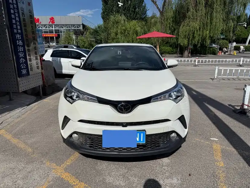 Toyota C-HR 2020 — фото 2