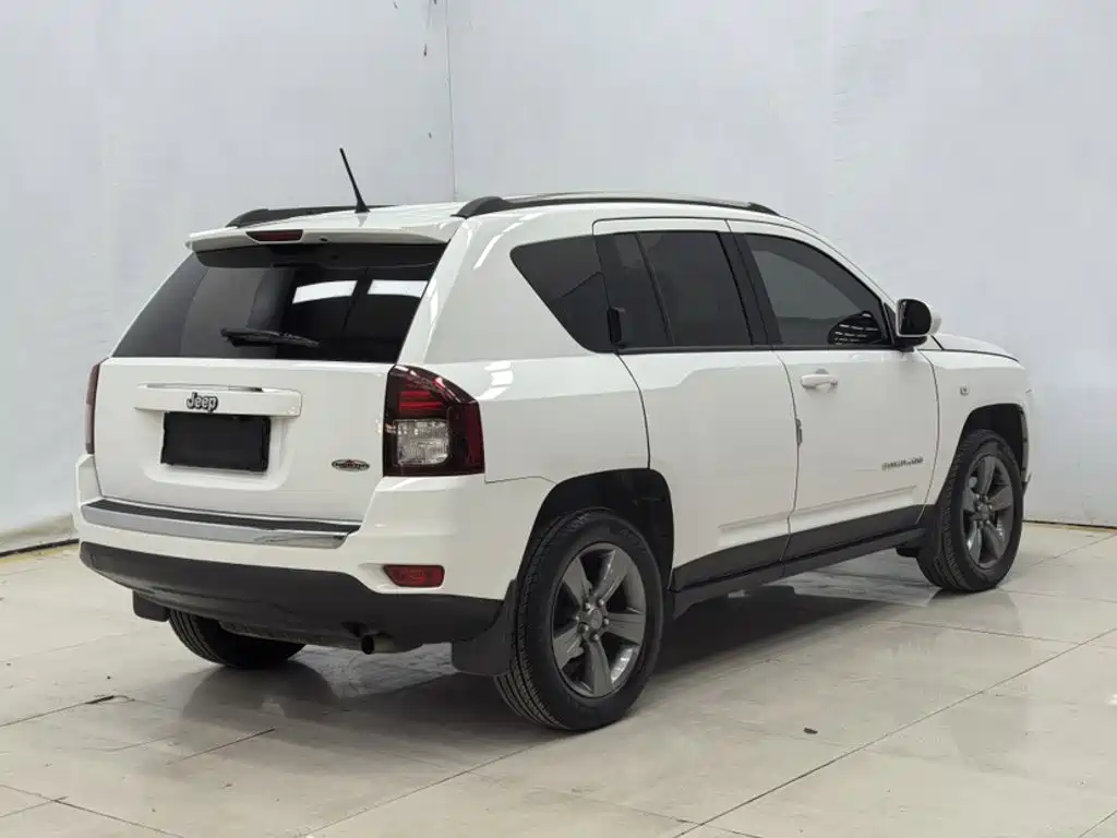 Jeep Compass 2015 — фото 8