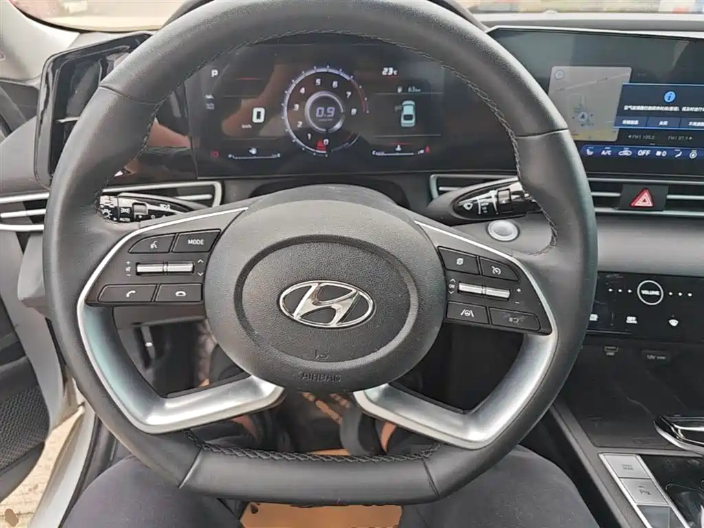 Hyundai Elantra 2023 — фото 11