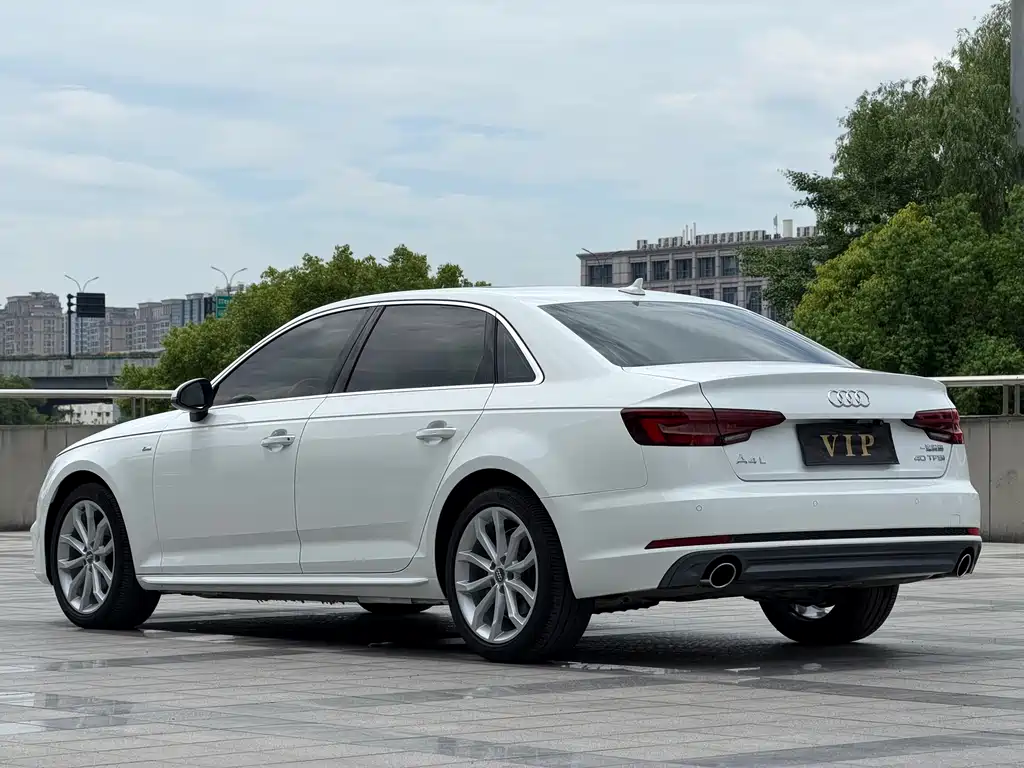 Audi A4L 2018 — фото 10