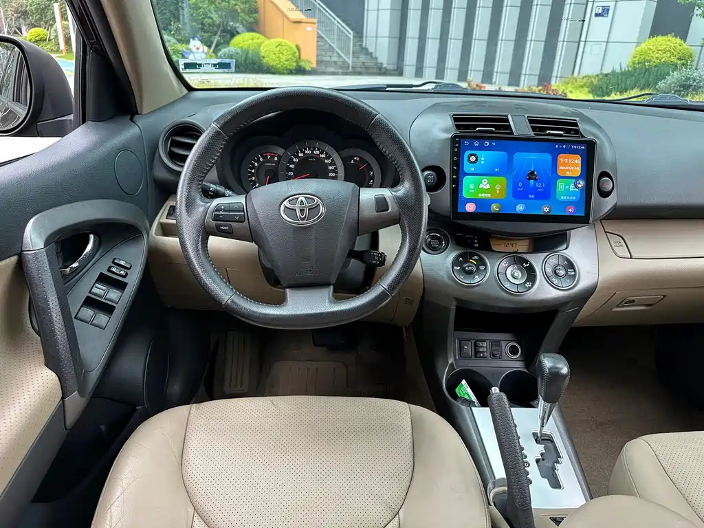 Toyota RAV4 2013 — фото 15