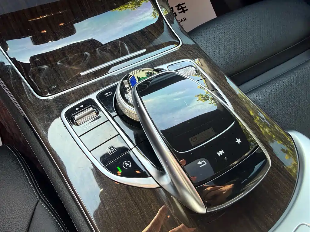 Mercedes-Benz GLC 2018 — фото 12