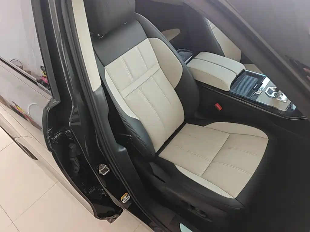 Land Rover Range Rover Evoque 2023 — фото 25