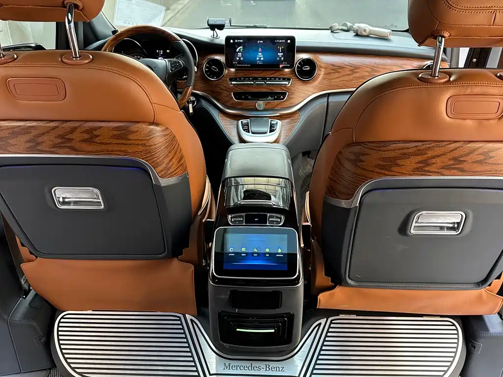 Mercedes-Benz V-Class 2023 — фото 10