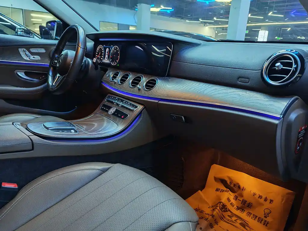 Mercedes-Benz E-Class 2019 — фото 21