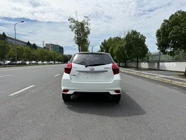 Toyota Yaris L 2021