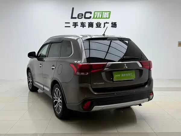 Mitsubishi Outlander 2016