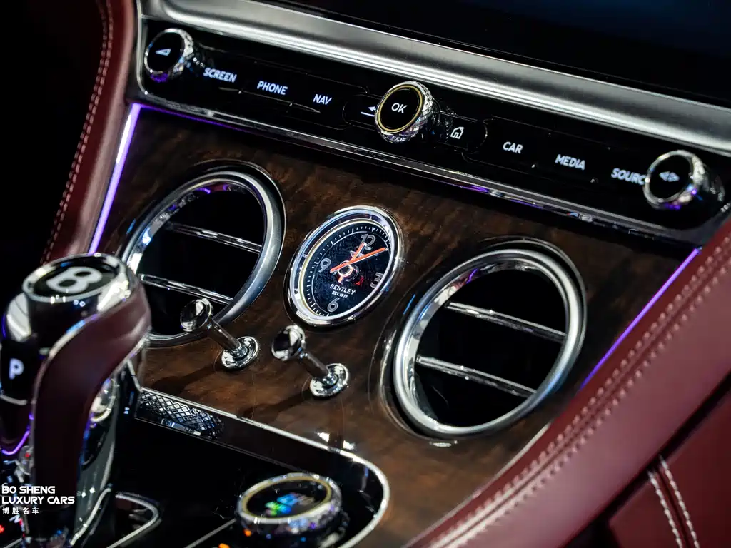 Bentley Continental 2020 — фото 26