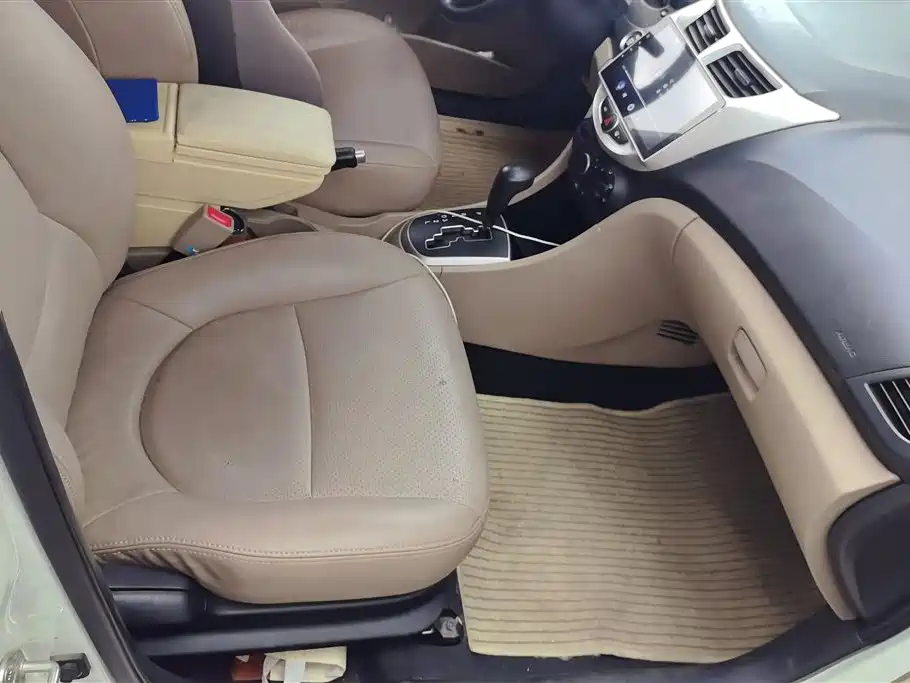Hyundai Verna 2015 — фото 8