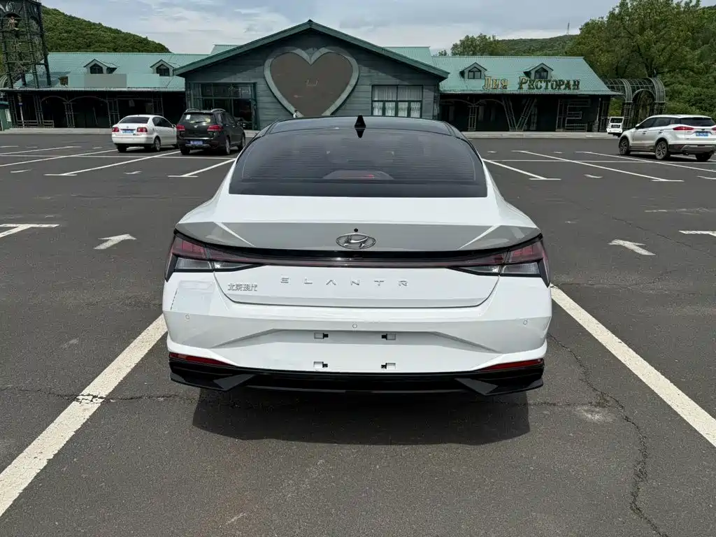 Hyundai Elantra 2022