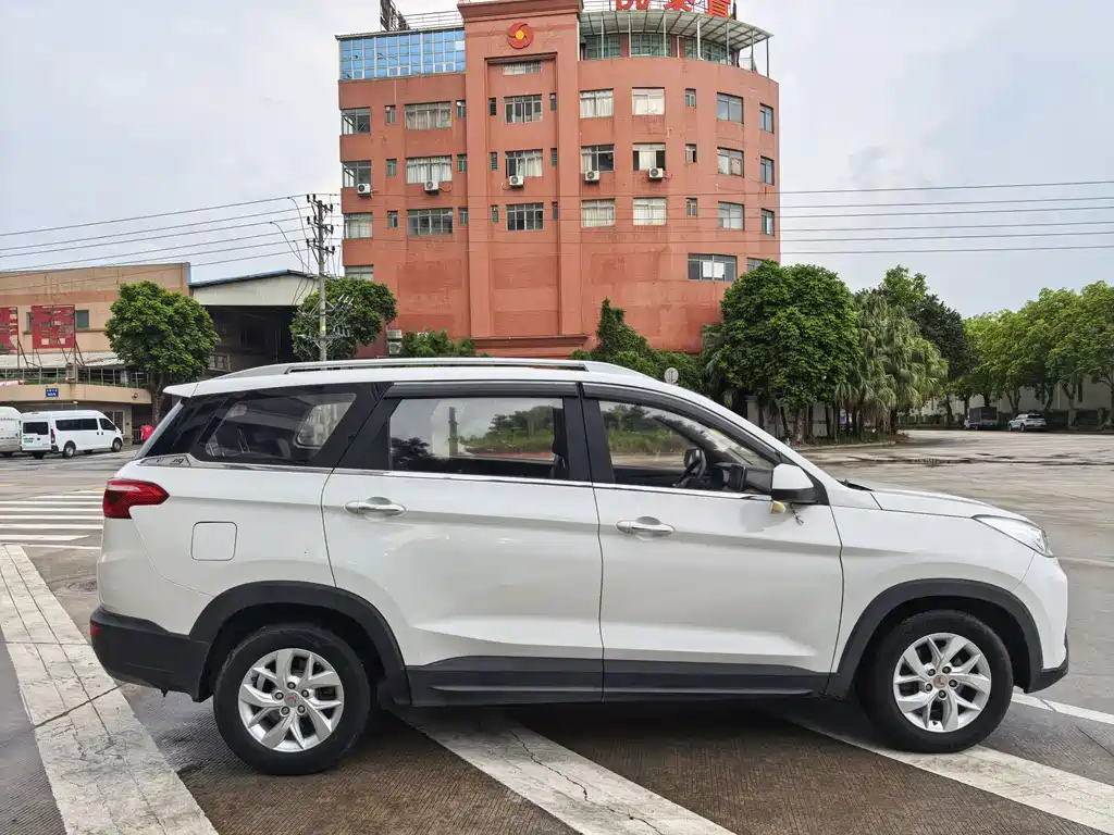 Wuling Hongguang S3 2018 — фото 8