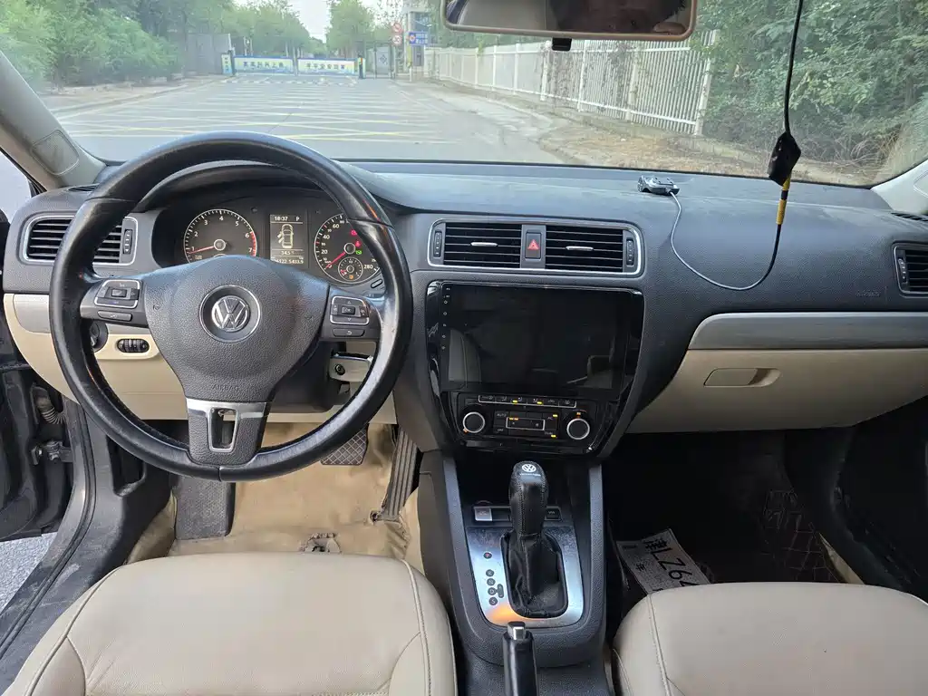 Volkswagen Sagitar 2012
