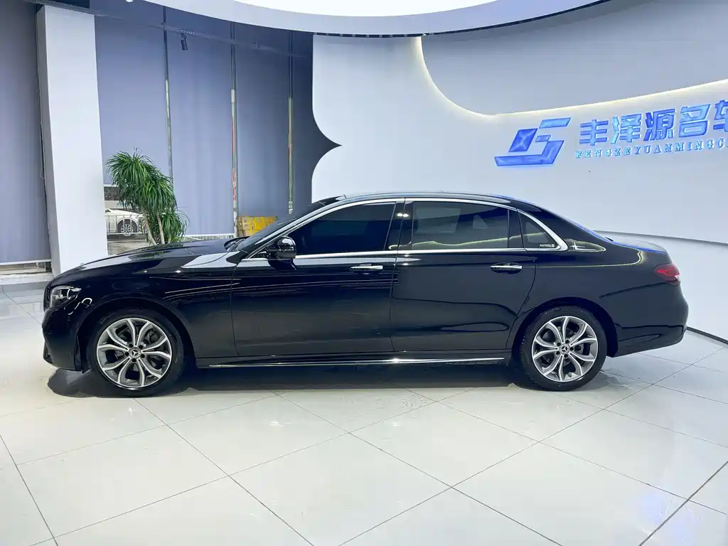 Mercedes-Benz E-Class 2023 — фото 11