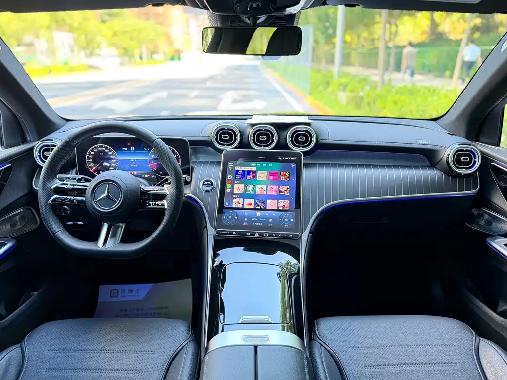 Mercedes-Benz GLC 2023