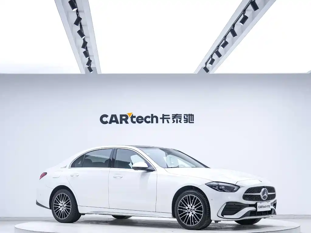 Mercedes-Benz C-Class 2024 — фото 3
