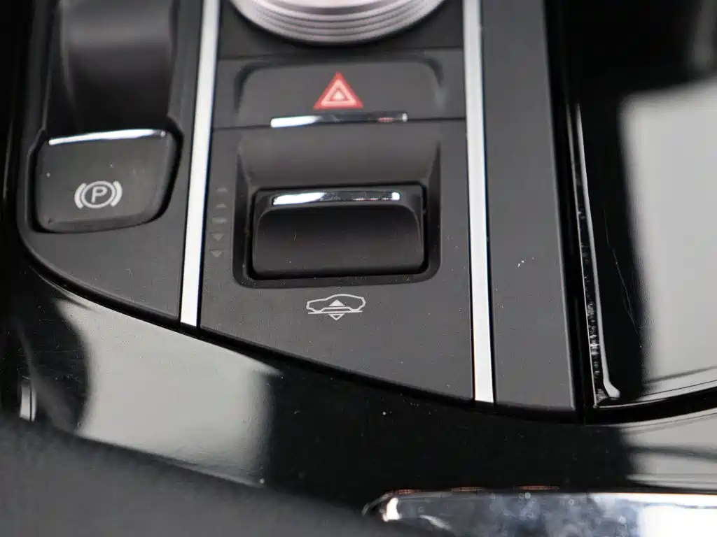 Maserati Levante 2018 — фото 19