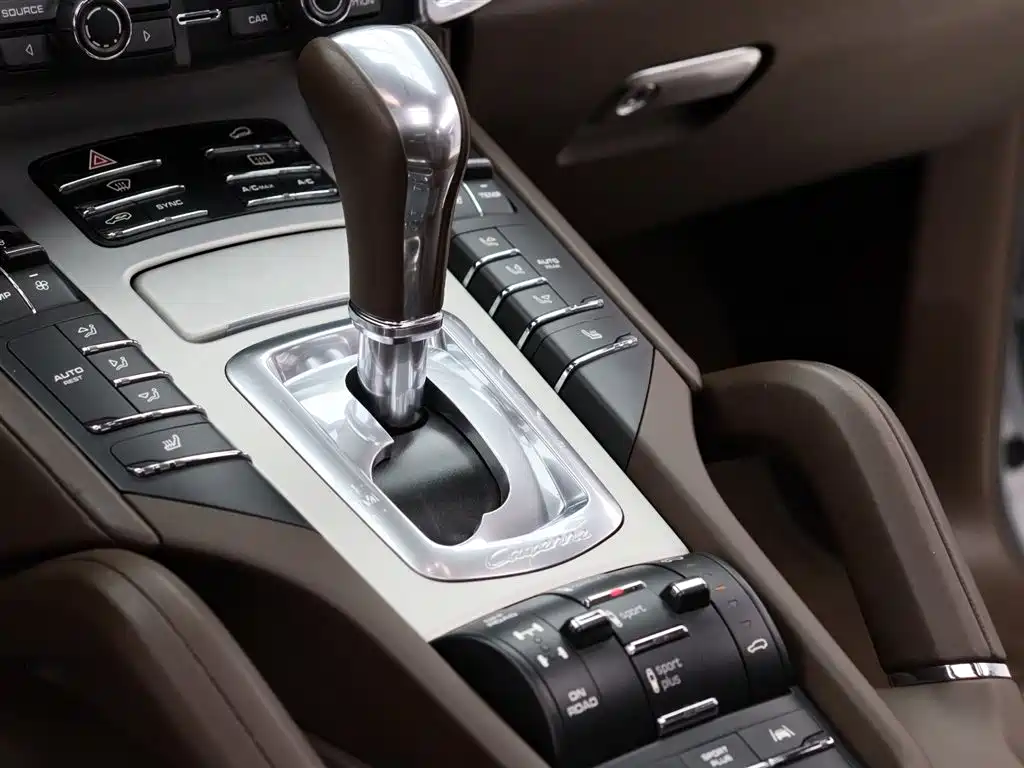 Porsche Cayenne 2015 — фото 13