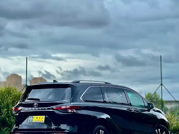 Toyota Granvia 2024