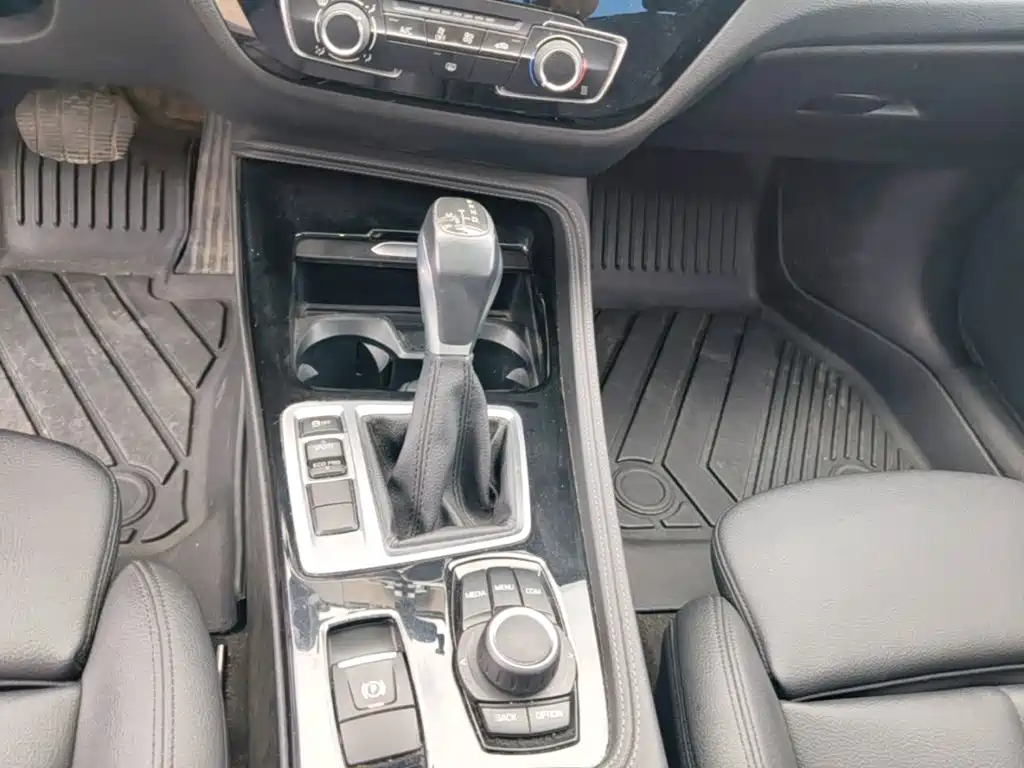 BMW 1 Series 2018 — фото 14