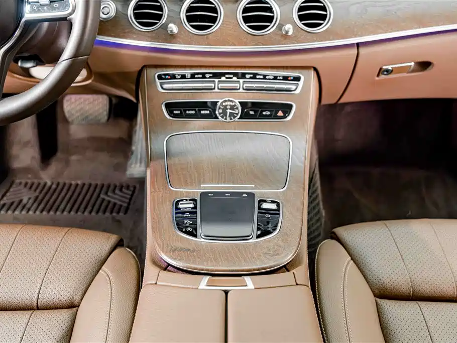 Mercedes-Benz E-Class 2018 — фото 12