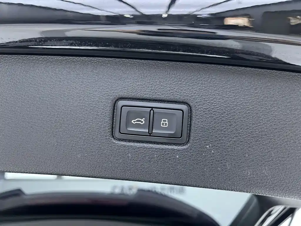 Audi Q7 2023 — фото 30