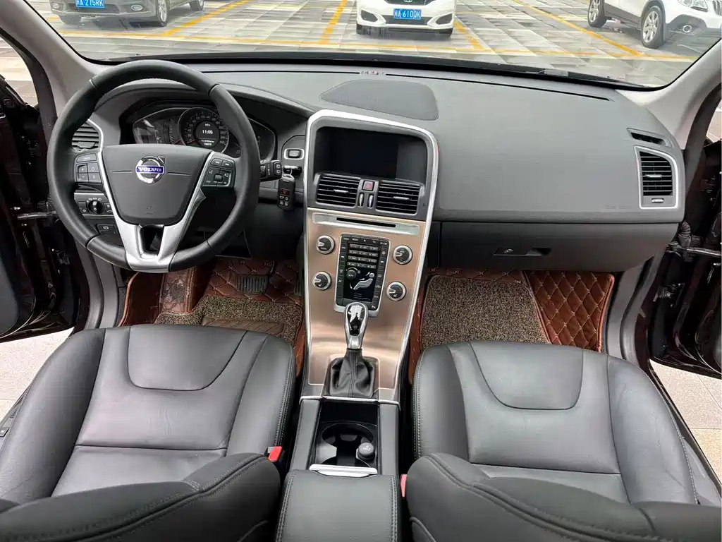 Volvo XC60 2017 — фото 24