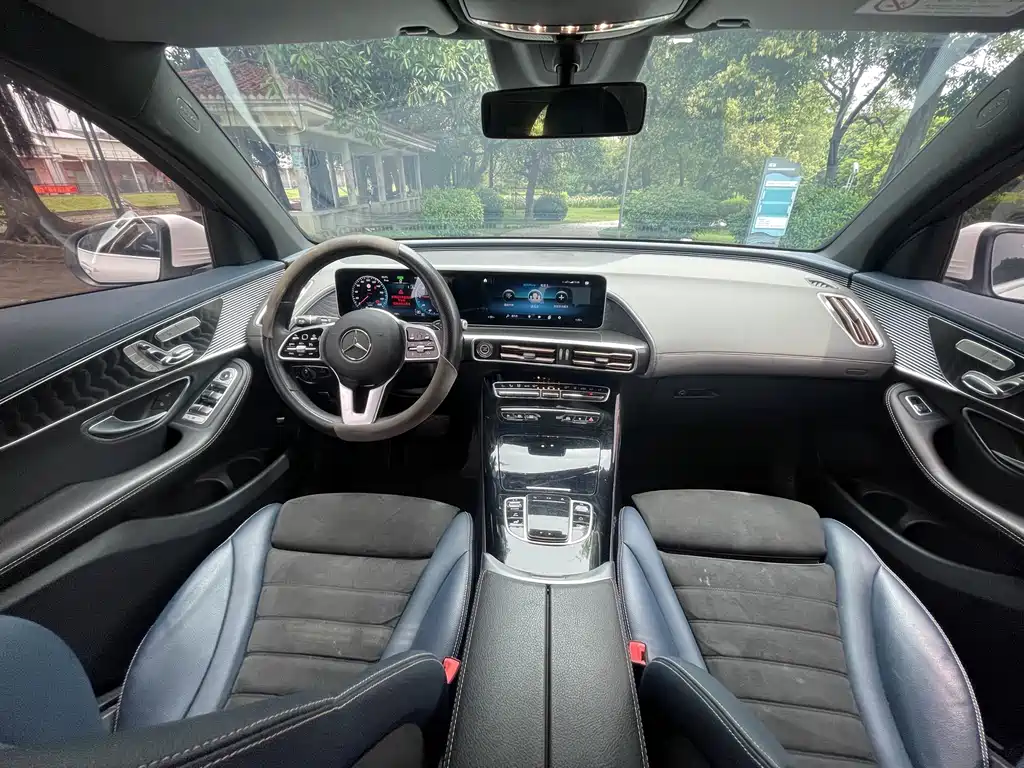 Mercedes-Benz EQC 2020 — фото 14