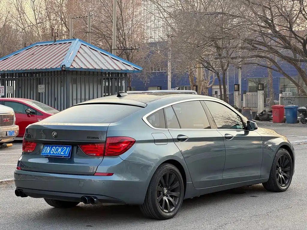 BMW 5 Series GT 2012 — фото 6