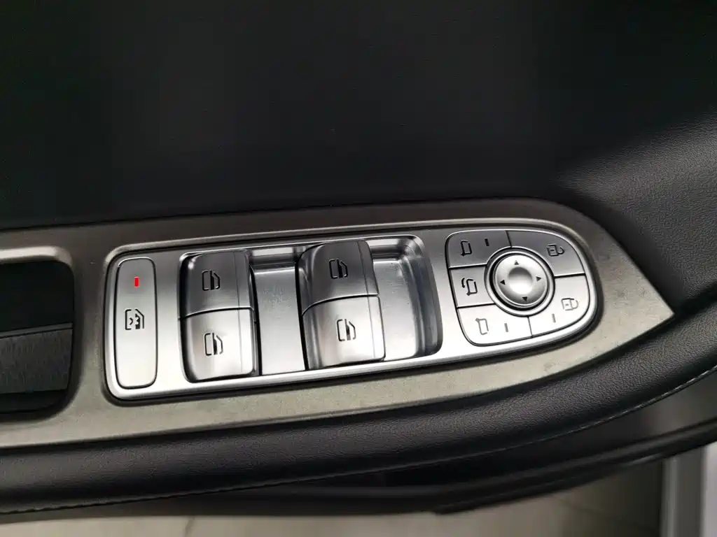 Chery Tiggo 8 PRO New Energy 2023 — фото 9