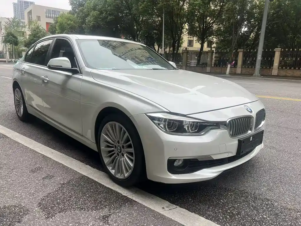 BMW 3 Series 2018 — фото 15
