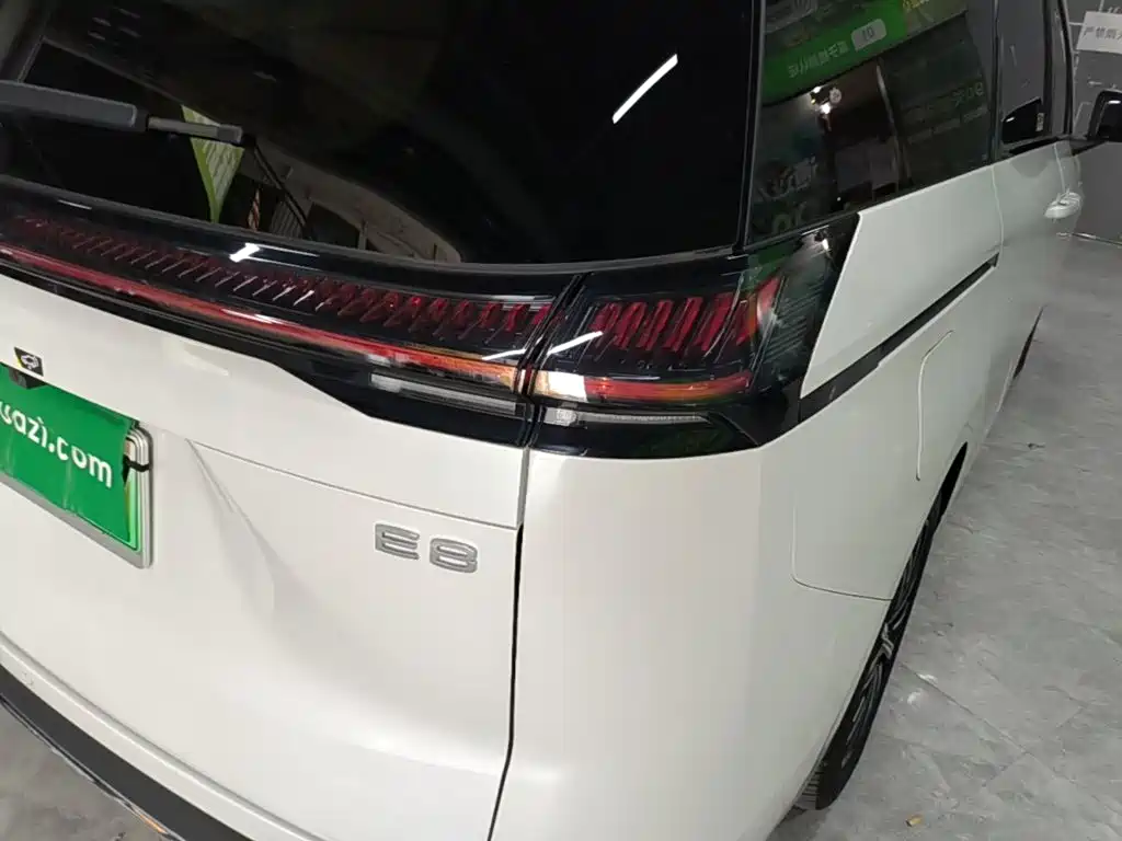 GAC Motor E8 PHEV 2024 — фото 8