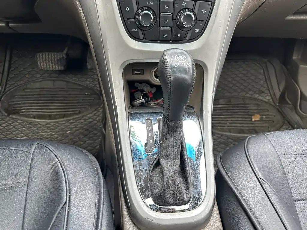 Buick Excelle 2015 — фото 10