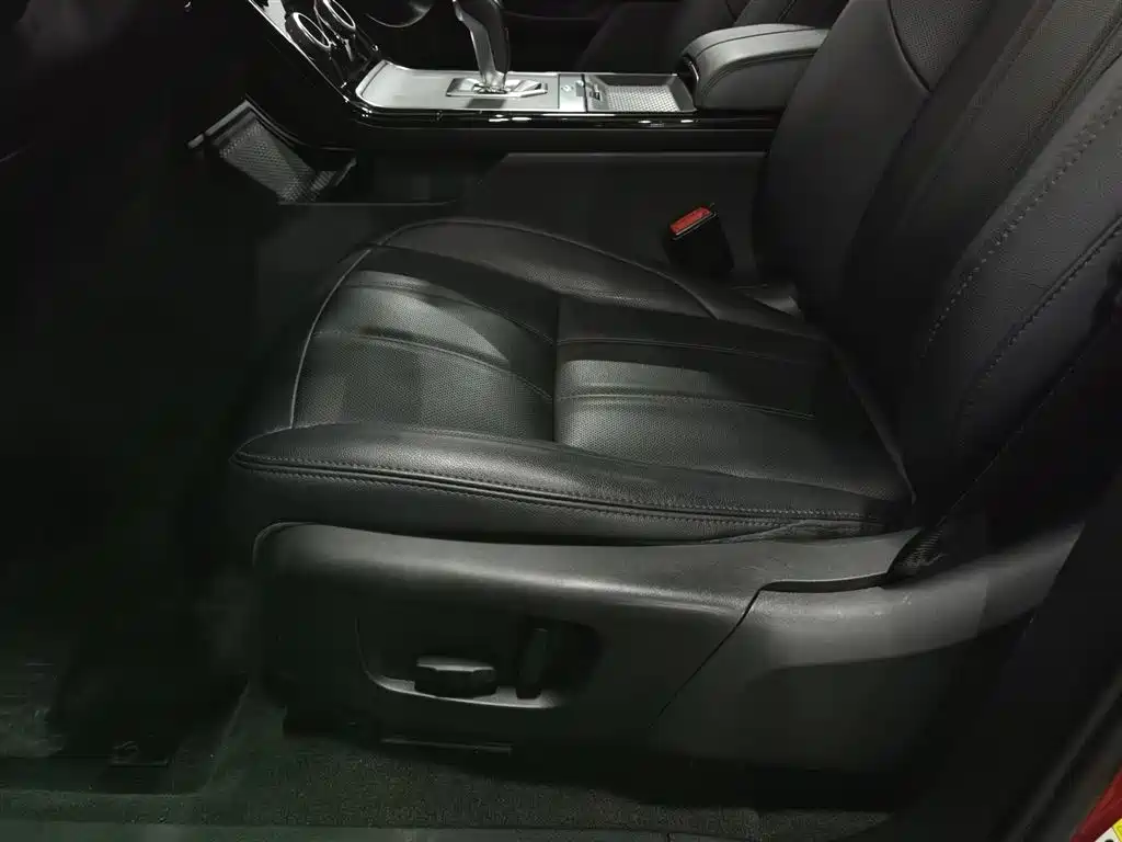 Land Rover Evoque 2021 — фото 20