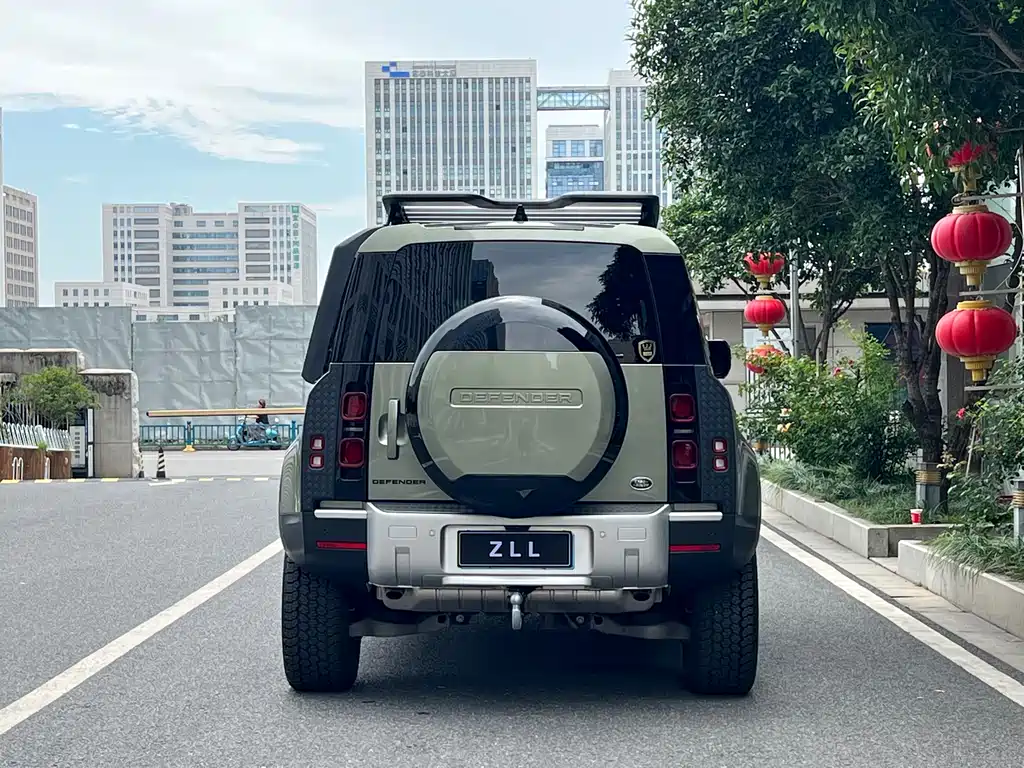 Land Rover Defender 2024 — фото 16