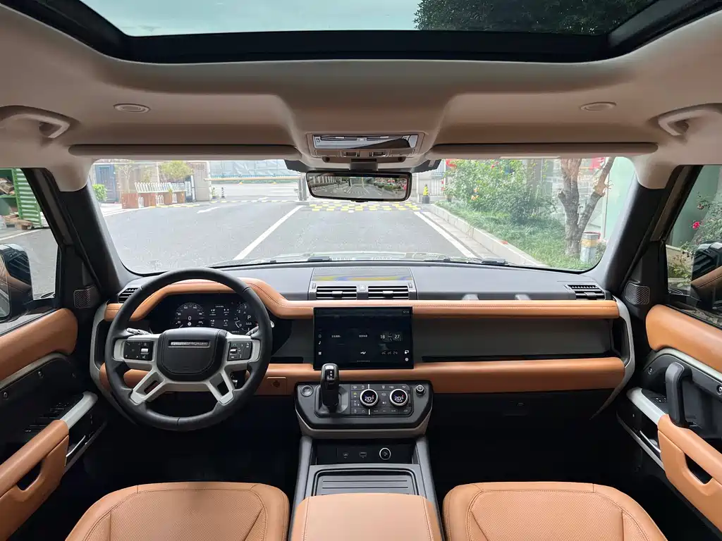 Land Rover Defender 2024