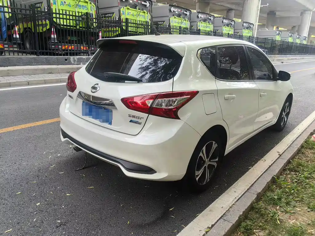 Nissan Tiida 2017 — фото 9