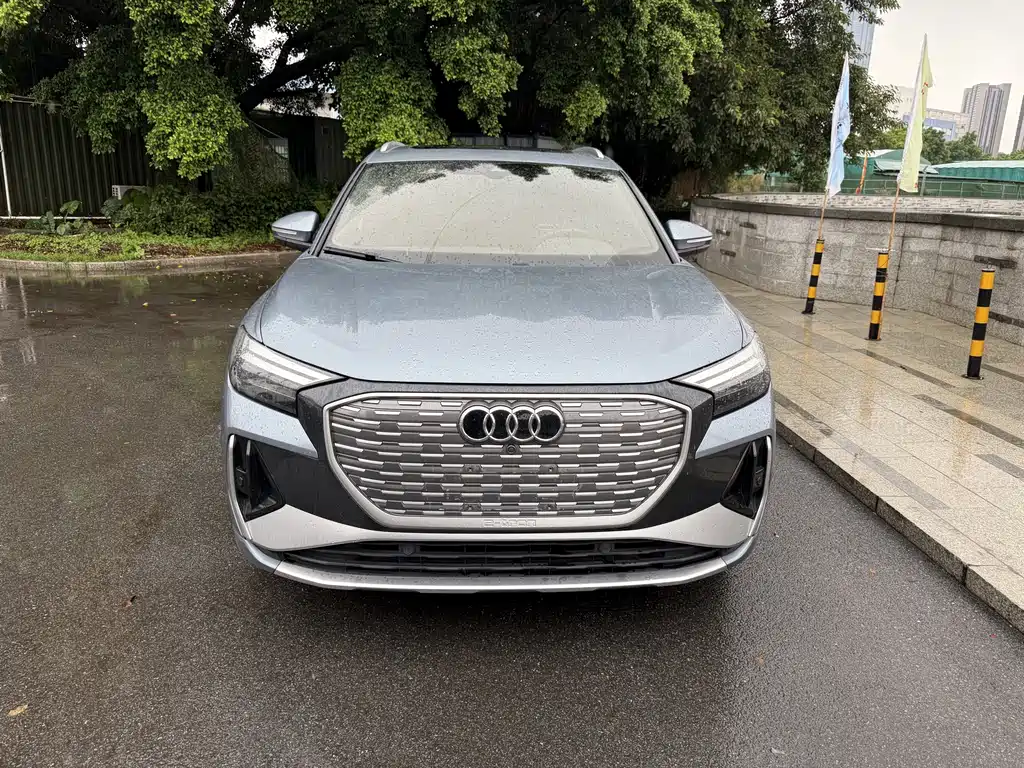 Audi Q4 E-Tron 2022 — фото 2