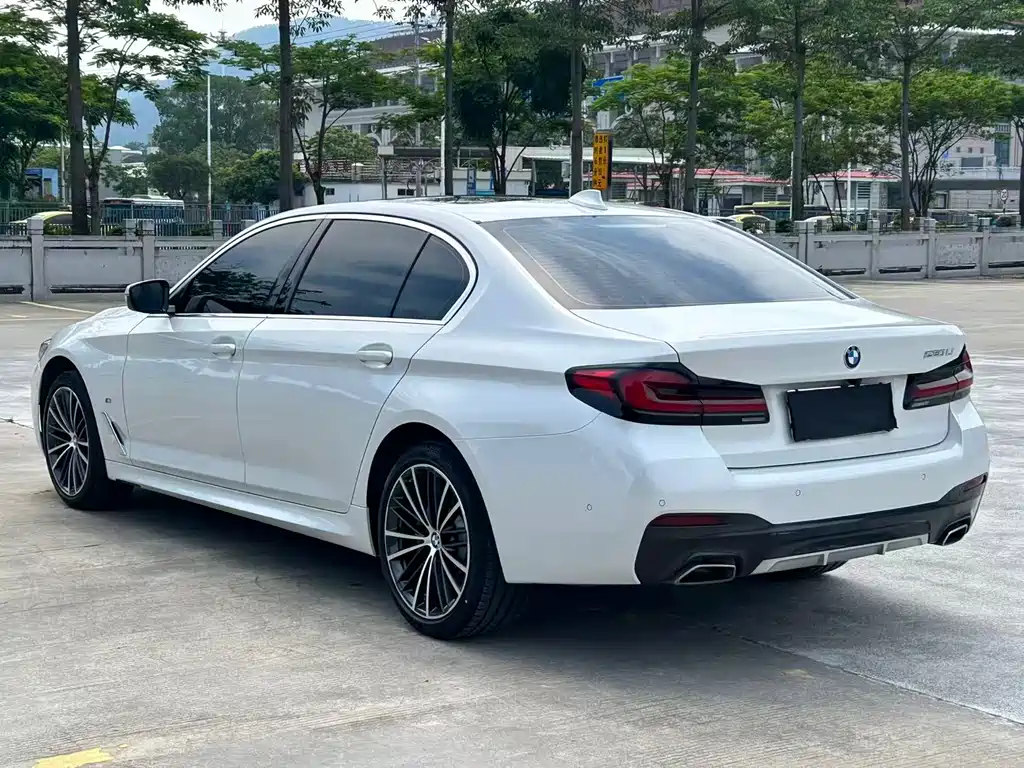 BMW 5 Series 2022 — фото 9