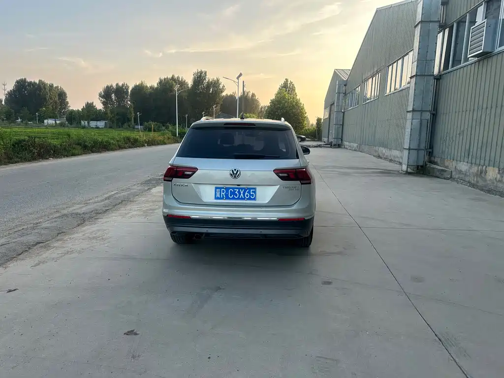 Volkswagen Tiguan L 2019 — фото 11