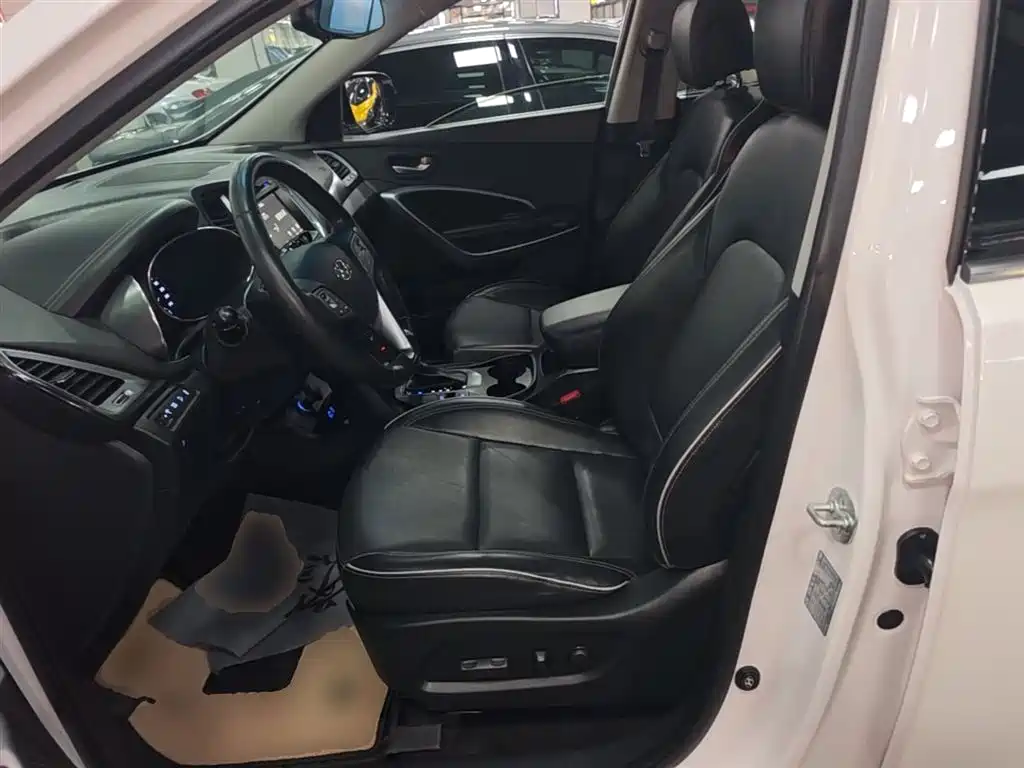 Hyundai Santa Fe 2018 — фото 15