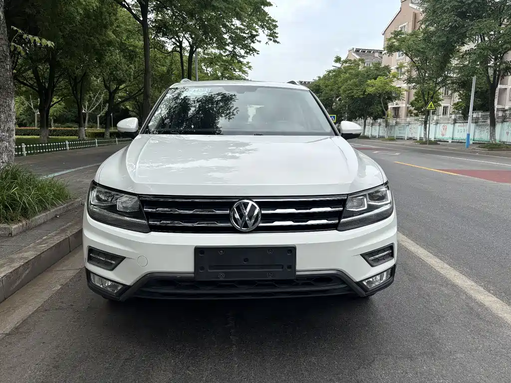 Volkswagen Tiguan L 2018 — фото 2