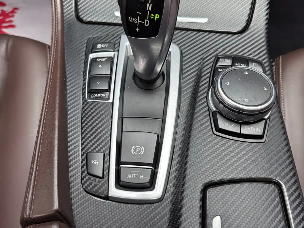BMW 5 Series 2016 — фото 16