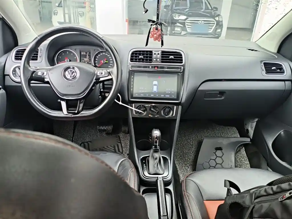 Volkswagen Polo 2017 — фото 10