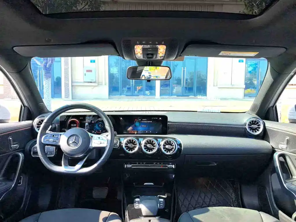 Mercedes-Benz A-Class 2021 — фото 16