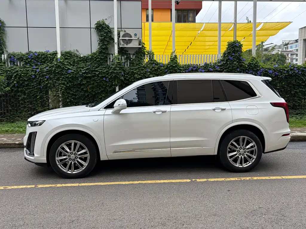 Cadillac XT6 2023 — фото 10