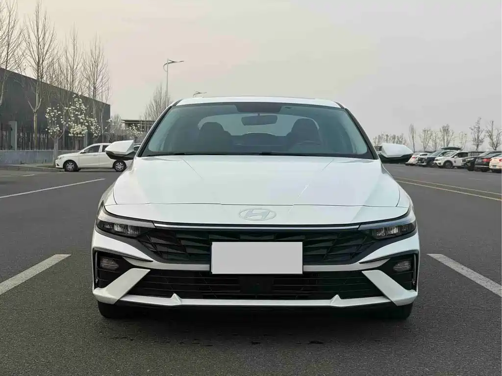 Hyundai Elantra 2023 — фото 2