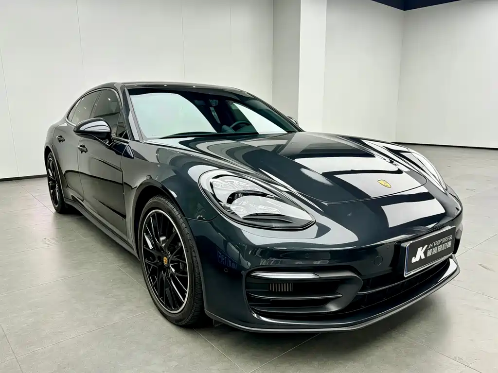 Porsche Panamera 2023