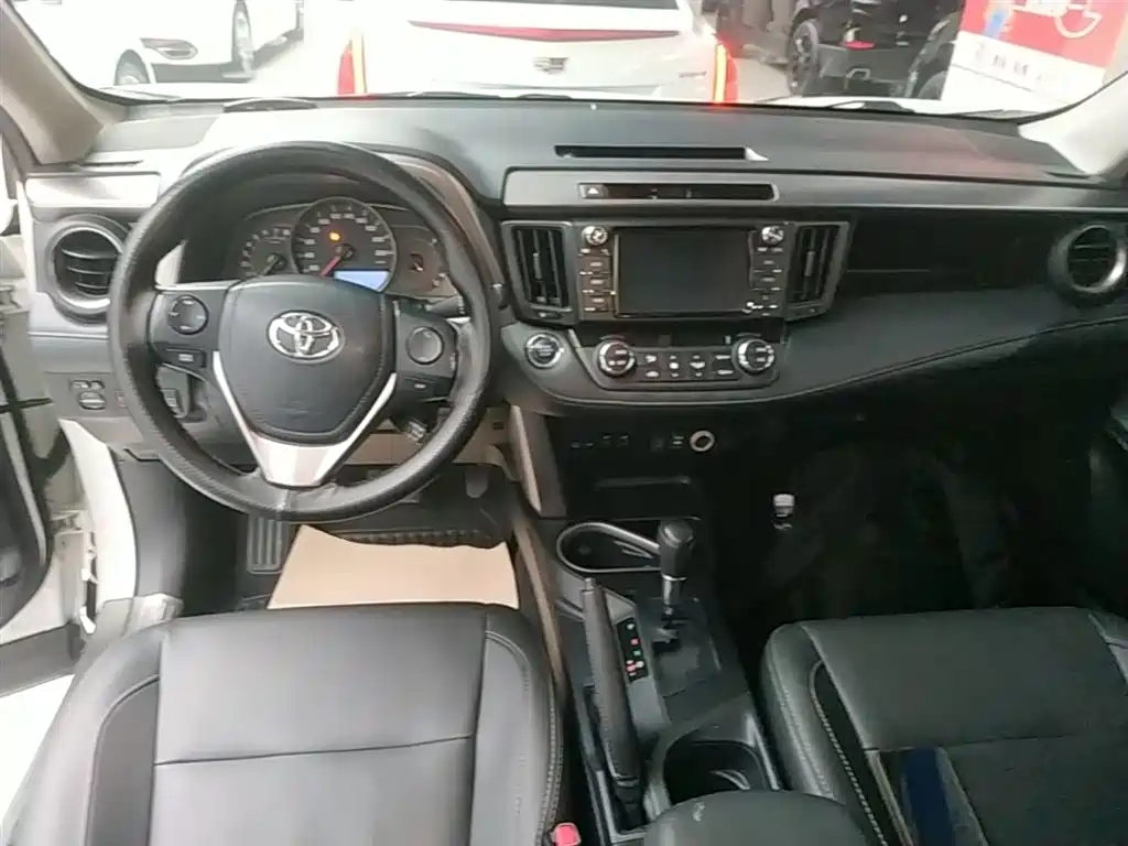 Toyota RAV4 2016 — фото 10