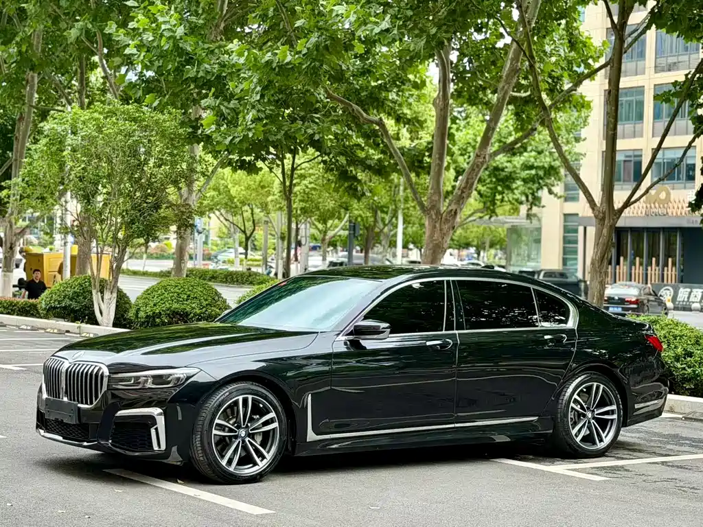 BMW 7 Series 2020 — фото 1