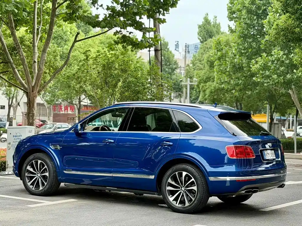 Bentley Bentayga 2018 — фото 7